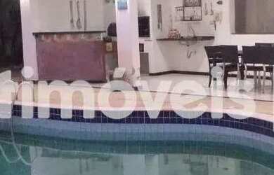 Imagem: A casa possui 5 Dormitórios, 5 Banheiros, 5 Vagas na garagem