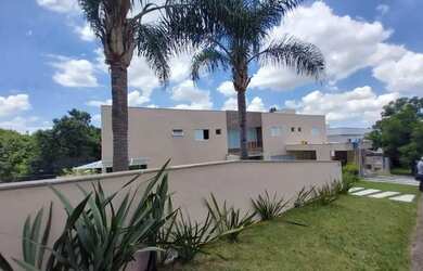 Imagem: A casa em condomínio possui 4 Dormitórios, 2 Banheiros, 3