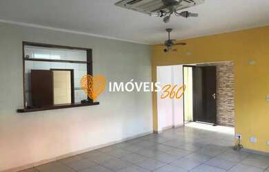 Imagem: A casa possui 4 Dormitórios, 4 Banheiros, 2 Vagas na garagem