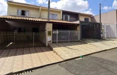 Imagem: A casa possui 2 Dormitórios, 1 Banheiro, 1 Vaga na garagem