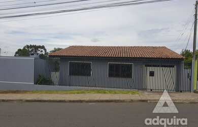 Imagem: A casa possui 3 Dormitórios, 2 Banheiros, 2 Vagas na garagem