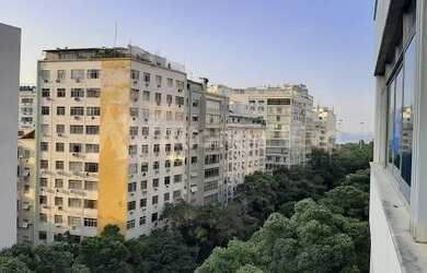 Imagem: O apartamento possui 4 Dormitórios, 4 Banheiros, 2 Vagas na