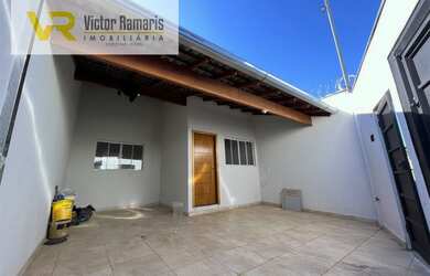 Imagem: A casa possui 2 Dormitórios, 2 Banheiros, 2 Vagas na garagem