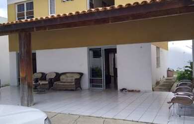 Imagem: A casa possui 5 Dormitórios, 5 Banheiros, 4 Vagas na garagem