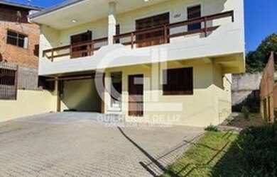 Imagem: A casa possui 3 Dormitórios, 4 Banheiros, 2 Vagas na garagem