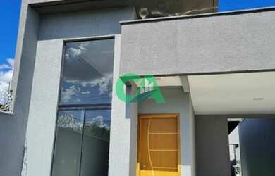 Imagem: A casa possui 3 Dormitórios, 2 Banheiros, 2 Vagas na garagem