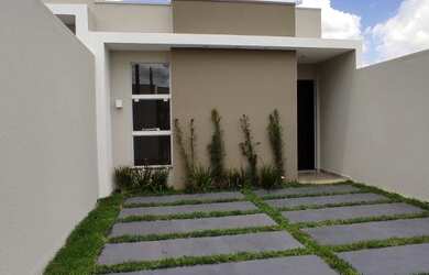 Imagem: A casa possui 3 Dormitórios, 1 Banheiro, 2 Vagas na garagem