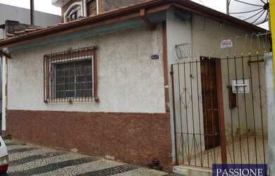 Imagem: A casa possui 3 Dormitórios, 2 Banheiros, 5 Vagas na garagem