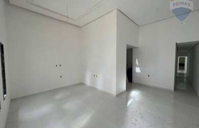 Imagem: A casa possui 3 Dormitórios, 2 Banheiros, 2 Vagas na garagem