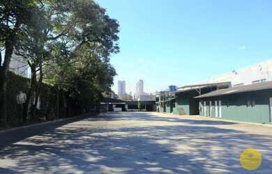 Imagem: O depósito possui 5 Vagas na garagem e 1470m² de Área e está