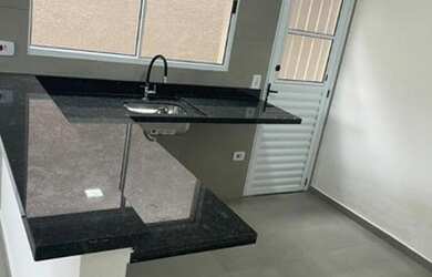 Imagem: A casa possui 2 Dormitórios, 1 Banheiro, 2 Vagas na garagem