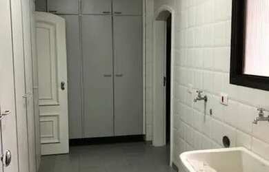 Imagem: O apartamento possui 4 Dormitórios, 3 Banheiros, 4 Vagas na