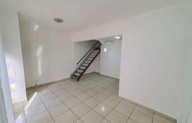 Imagem: A casa em condomínio possui 3 Dormitórios, 2 Banheiros, 1