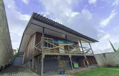 Imagem: A casa possui 2 Dormitórios, 1 Banheiro, 1 Vaga na garagem