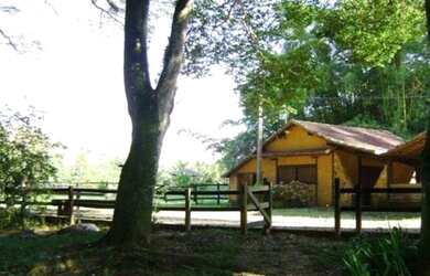 Imagem 7: Fazenda Bom Retiro. PiscinaeChurrasqueira