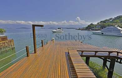 Imagem 6: Casa costeira contemporânea em condomínio exclusivo com heliponto