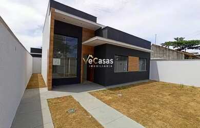 Imagem: A casa possui 3 Dormitórios, 2 Banheiros, 3 Vagas na garagem