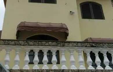 Imagem: A casa possui 3 Dormitórios e 4 Vagas na garagem e está localizado