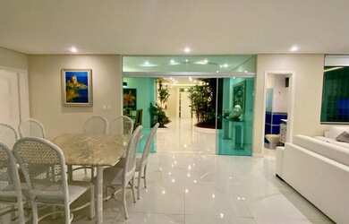 Imagem 9: Casa frente ao mar à venda na praia da Enseada em Guarujá