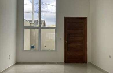 Imagem: A casa possui 3 Dormitórios, 3 Banheiros, 2 Vagas na garagem