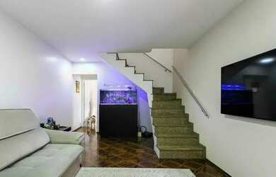 Imagem: A casa possui 4 Dormitórios, 3 Banheiros, 5 Vagas na garagem