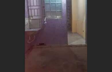 Imagem: A casa possui 1 Dormitório, 1 Banheiro, 1 Vaga na garagem