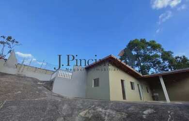 Imagem: A casa possui 1 Dormitório, 2 Banheiros, 5 Vagas na garagem