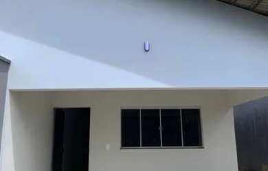 Imagem: A casa possui 2 Dormitórios, 2 Banheiros, 2 Vagas na garagem