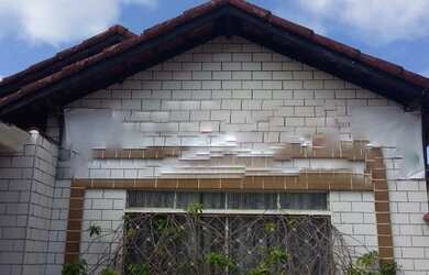 Imagem: A casa possui 5 Dormitórios, 3 Banheiros, 3 Vagas na garagem