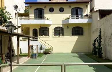 Imagem: A casa possui 3 Dormitórios, 4 Banheiros, 1 Vaga na garagem