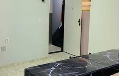 Imagem: O apartamento possui 2 Dormitórios e 1 Banheiro e está localizado