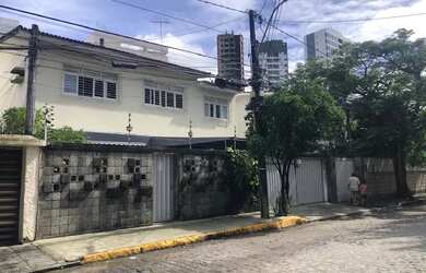 Imagem: A casa possui 5 Dormitórios, 4 Banheiros, 3 Vagas na garagem