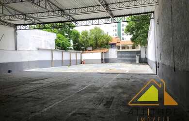 Imagem: O depósito possui 5 Vagas na garagem, 399m² de Área e está