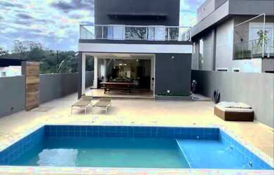 Imagem: A casa em condomínio possui 3 Dormitórios, 2 Banheiros, 5