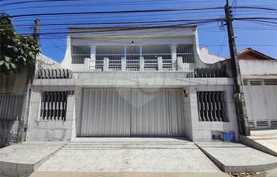 Imagem: A casa possui 5 Dormitórios, 4 Banheiros, 3 Vagas na garagem