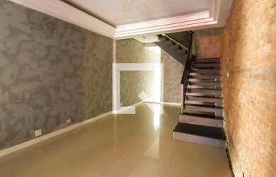 Imagem: A casa possui 3 Dormitórios, 4 Banheiros, 2 Vagas na garagem