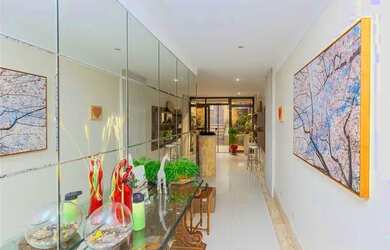 Imagem: A casa possui 5 Dormitórios, 5 Banheiros, 4 Vagas na garagem