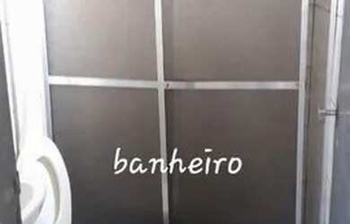 Imagem: A casa possui 1 Dormitório, 1 Banheiro, 1 Vaga na garagem e