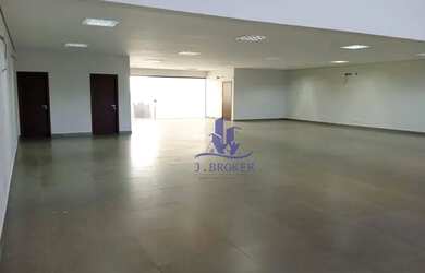 Imagem: O depósito possui 5 Vagas na garagem, 495m² de Área e está