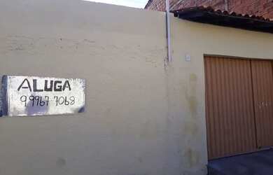 Imagem: A casa possui 2 Dormitórios, 2 Banheiros, 1 Vaga na garagem