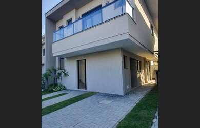 Imagem: A casa possui 4 Dormitórios, 5 Banheiros, 200m² de Área e