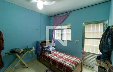 Imagem: A casa possui 3 Dormitórios, 1 Banheiro, 3 Vagas na garagem