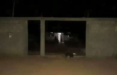 Imagem: A casa possui 4 Dormitórios, 1 Banheiro e está localizado