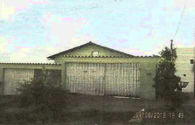 Imagem: A casa possui 2 Dormitórios, 1 Banheiro, 1 Vaga na garagem