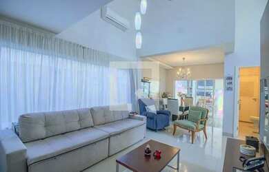 Imagem: A casa em condomínio possui 4 Dormitórios, 5 Banheiros, 4