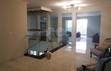 Imagem: A casa possui 4 Dormitórios, 5 Banheiros, 5 Vagas na garagem