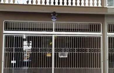 Imagem: A casa possui 3 Dormitórios, 3 Banheiros, 3 Vagas na garagem