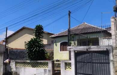 Imagem: A casa possui 2 Dormitórios, 1 Banheiro, 1 Vaga na garagem