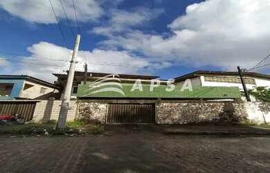 Imagem: A casa possui 3 Dormitórios, 2 Banheiros, 1 Vaga na garagem