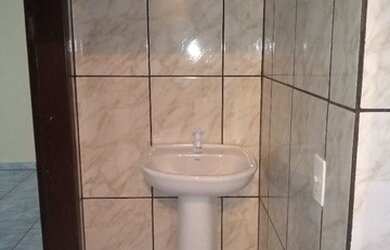 Imagem: A casa possui 2 Dormitórios, 1 Banheiro e está localizado